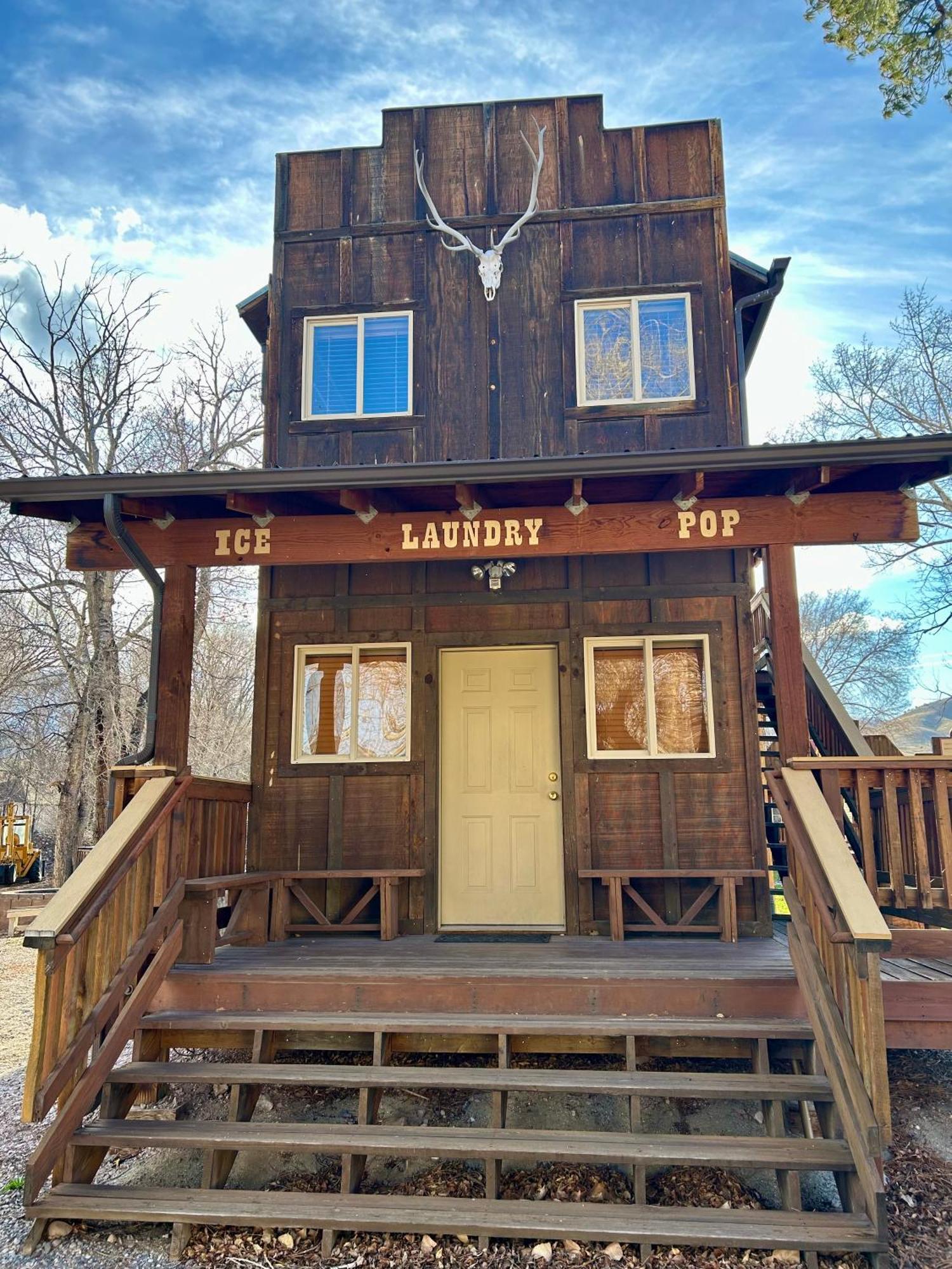 Moore'S Old Pine Inn Marysvale エクステリア 写真